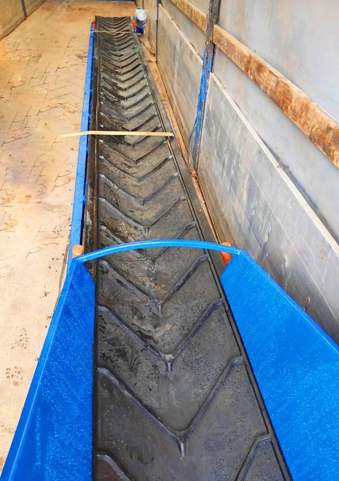 Транспортер стрічковий,ленточный конвейер, погрузчик,с шевронами.