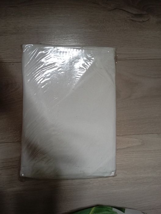 Нова простинь, простирадло