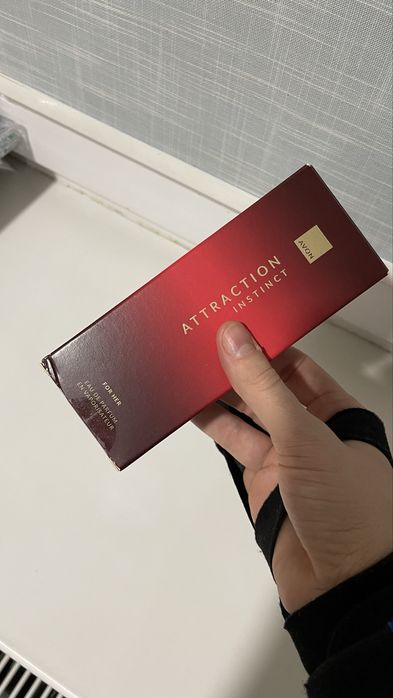 Парфумна вода attraction instinct Avon