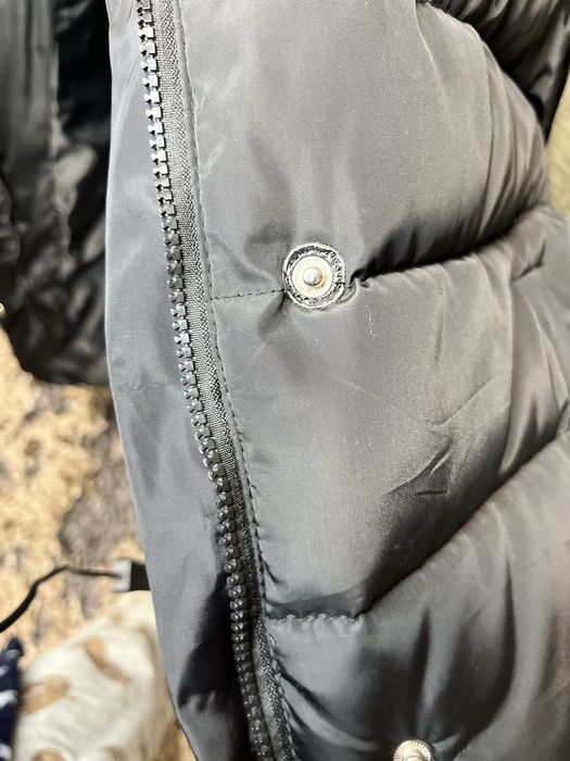 Чорна осіння куртка