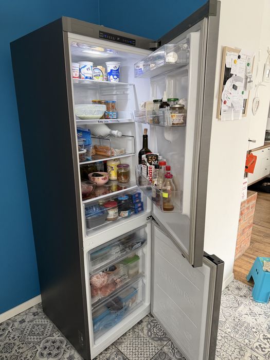 Lodówka Samsung srebrna - sprawna