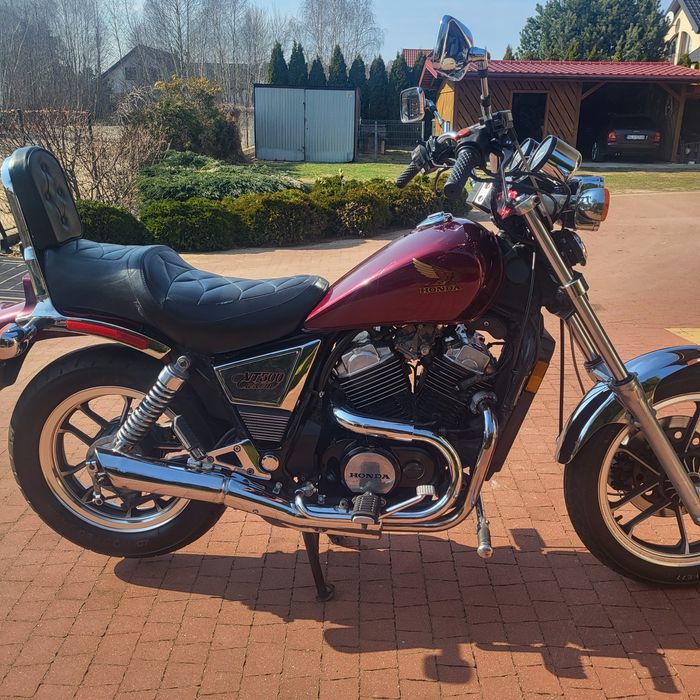 Honda vt500 87r.