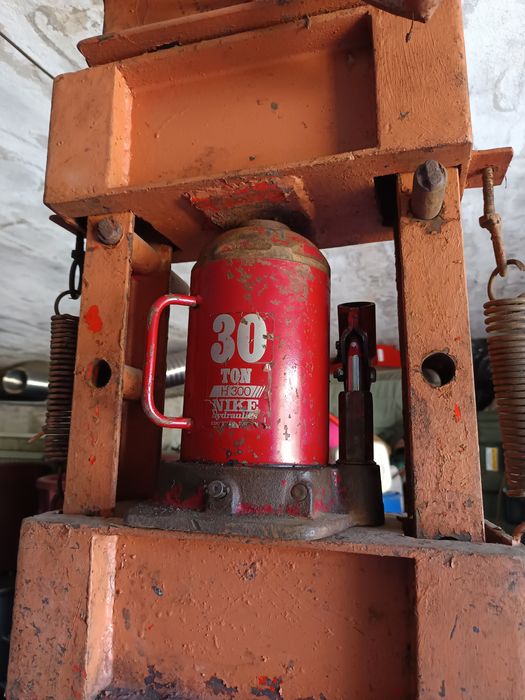 Prensa hidráulica uvas