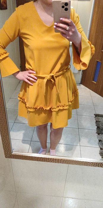 Musztardowa sukienka