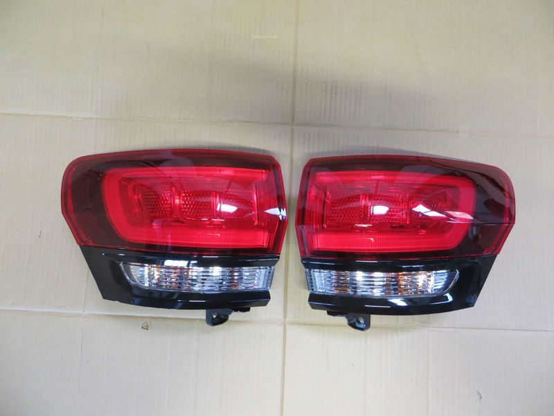 Наружный фонарь 2014-20 Jeep Grand Cherokee SRT 68142943AG 68142942AG