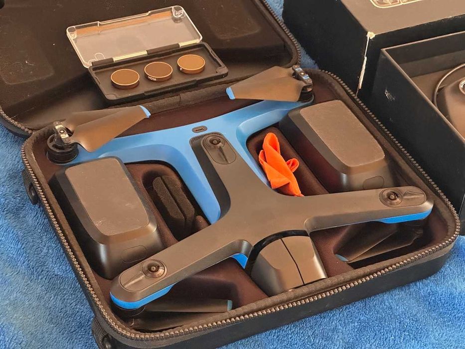 Drone autónomo que evita obstáculos Skydio 2 autonomous tracking drone