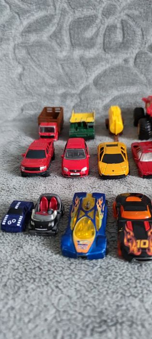 Duży zestaw zabawek aut hotwheels, realtoy, Mattel, Maisto, Welly...