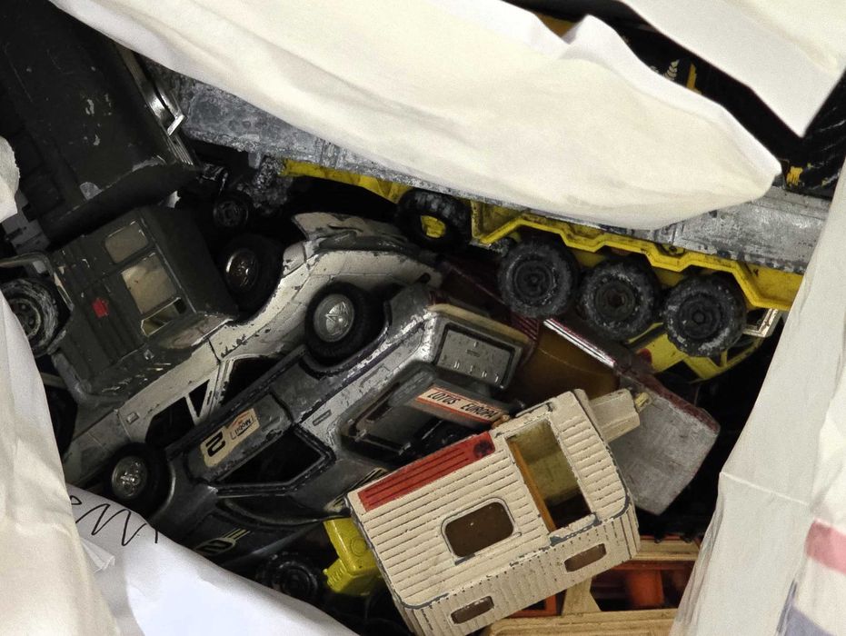 43 miniaturas de carros várias marcas