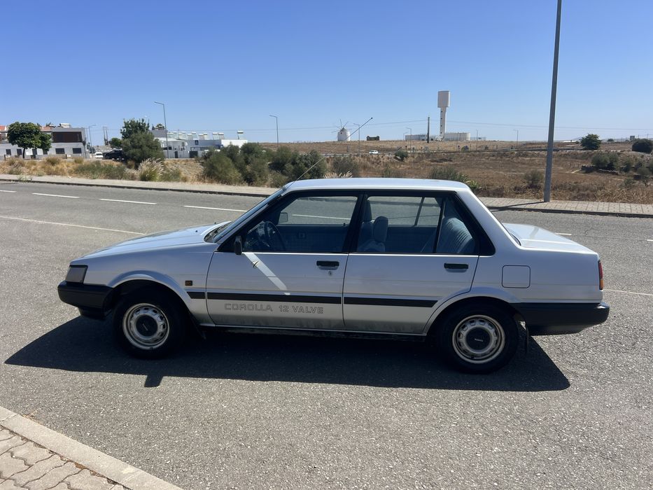 Toyota Corolla E80 (12 Valve) – Clássico Fiável e Estimado