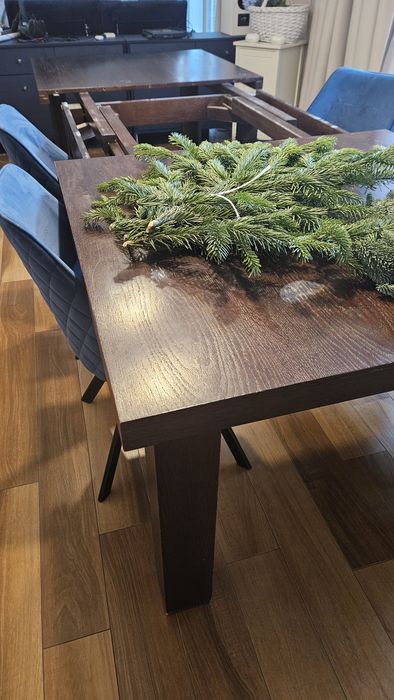 Duży stół do jadalni