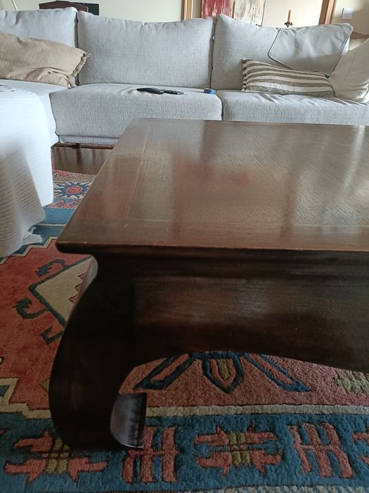 Mesa de centro  de sala em madeira maciça