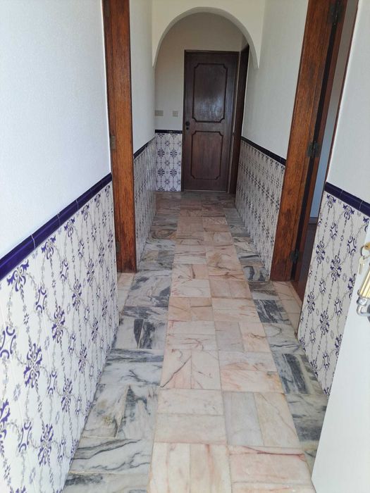 T2, Aluga-se R/C moradia para 1 ou 2 casais