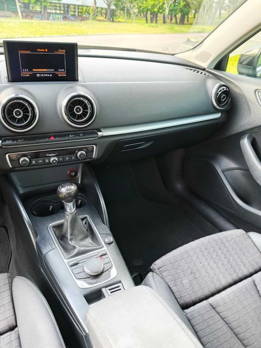 Audi A3 Sportback 1.6 TDI Attraction (2013)