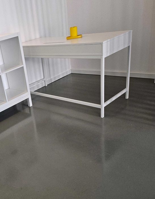 Secretária branca Ikea