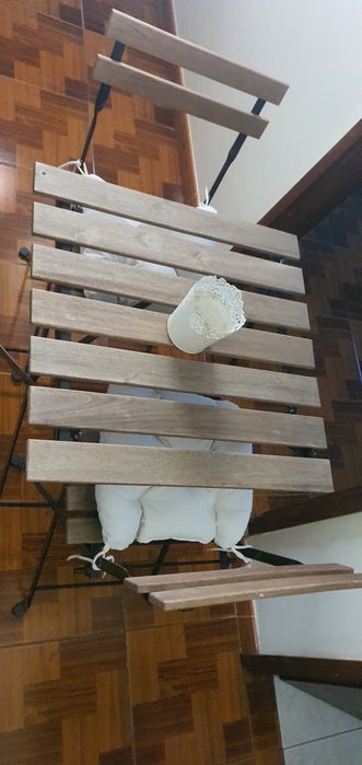 Conjunto de Mesa e 2 cadeiras