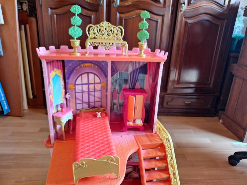 Castelo Barbie Três Mosqueteiras– com todos os acessórios!