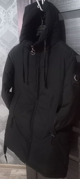 Стильна тепла жіноча куртка.