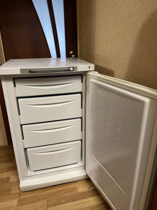 Морозильна камера indesit