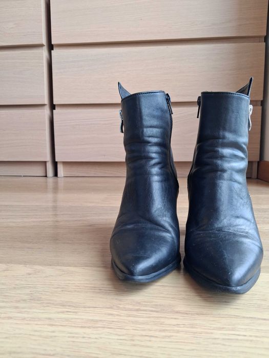 Botas com fechos laterais da Primark.