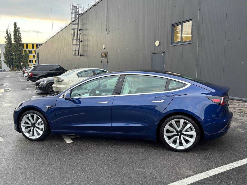 Продам Tesla Model 3 2020