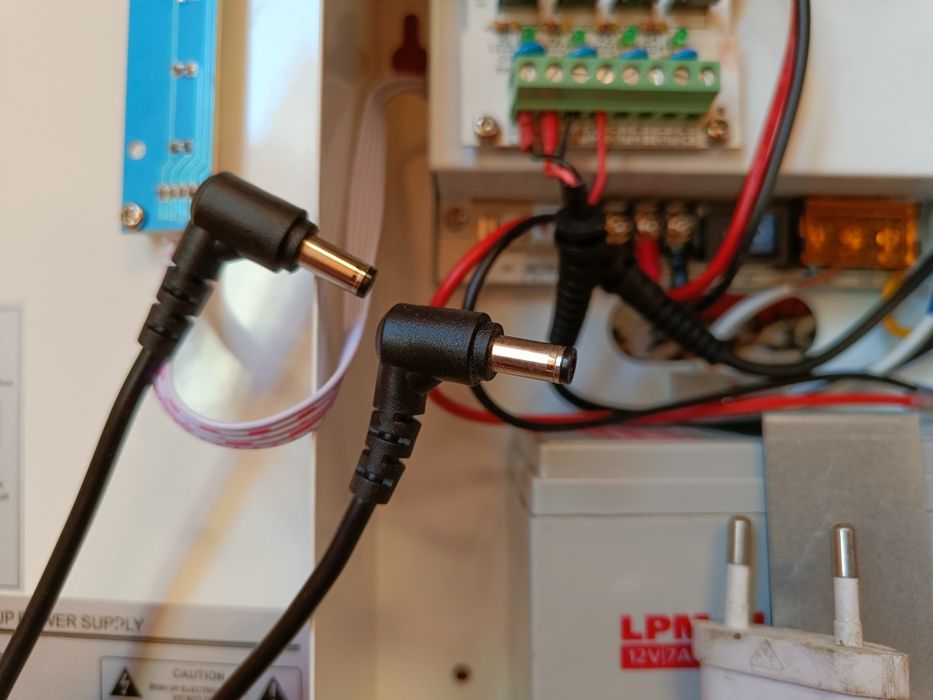 ДБЖ  для роутера , UPS 12v, 60watt, 84000мah(!)