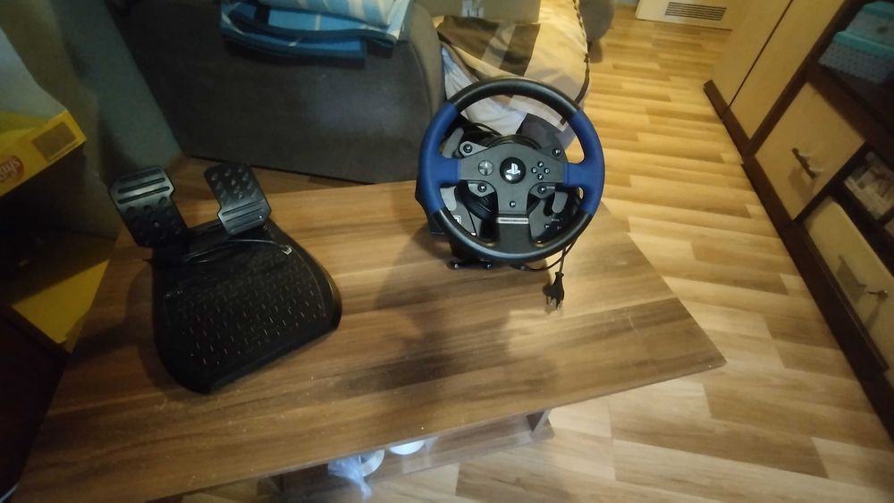 Kierownica Thrustmaster T150 Force Feedback PC / PS4 / PS5 + Pedały (Gaz i Hamulec)