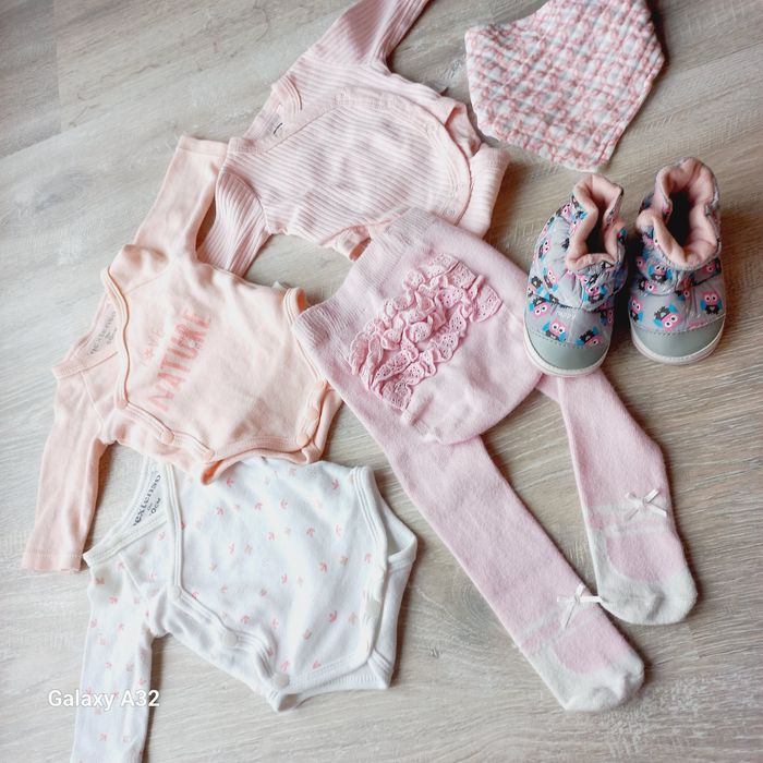 Zestaw wcześniak body rajstopy next 44 muślinowy śliniak buciki