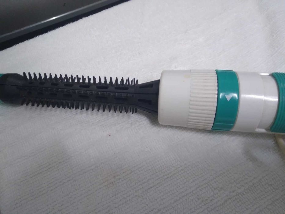 Secador modelador de cabelo.