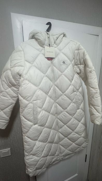 Продам куртку пальто calvin klein нова!