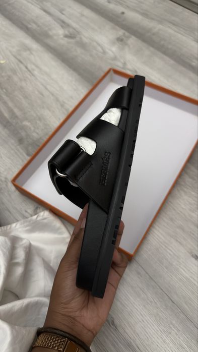 chinelas chypre hermès
