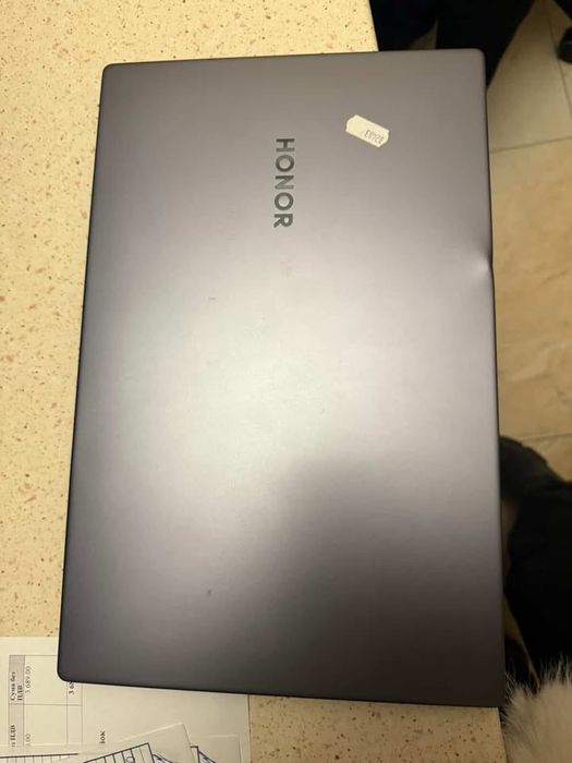 Ноутбук HONOR ( неробочий)