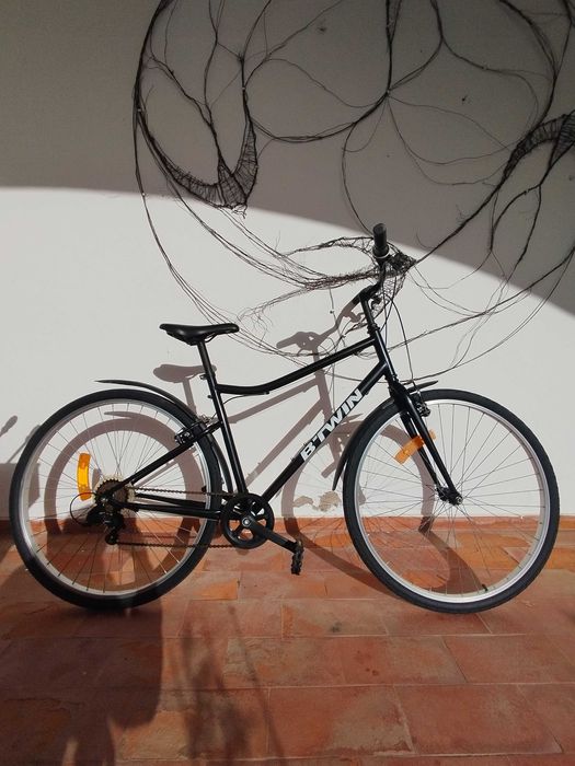 bicicleta híbrida B'Twin Riverside 100.