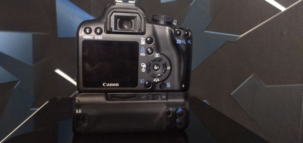 Фотоаппарат canon 1000d body с батарейной ручкой