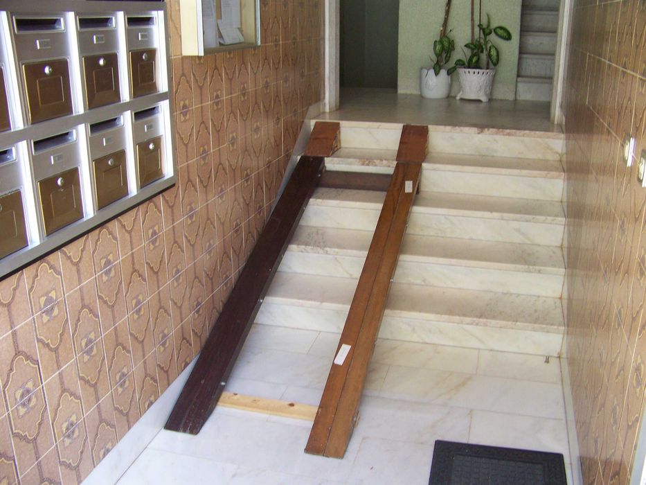 rampa para cadeira de rodas de fabrico artesanal