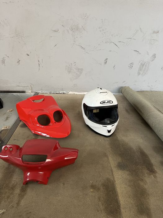 Conjunto capacete e carnagens