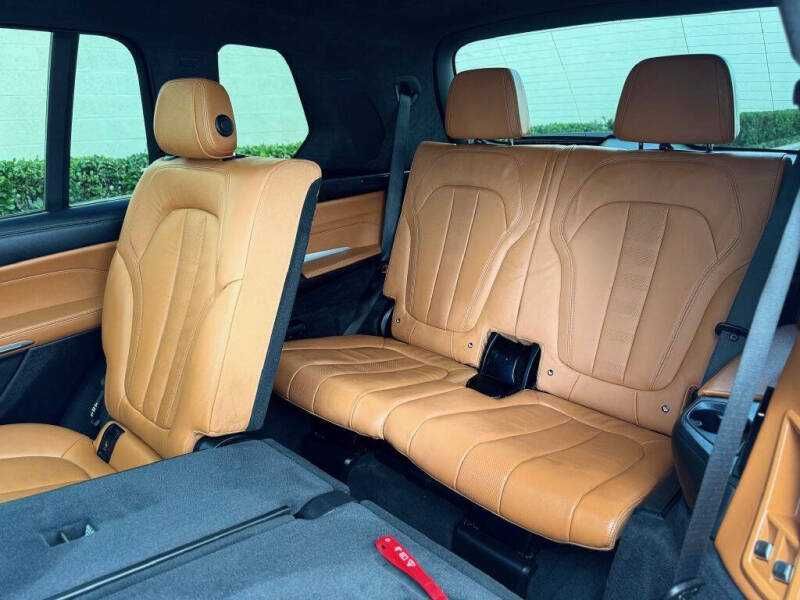 2022 BMW X7 M50i