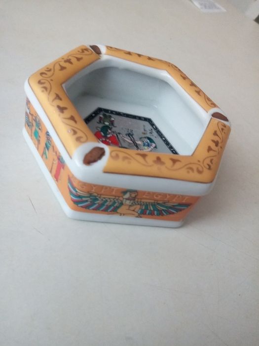 Пепельница фарфоровая