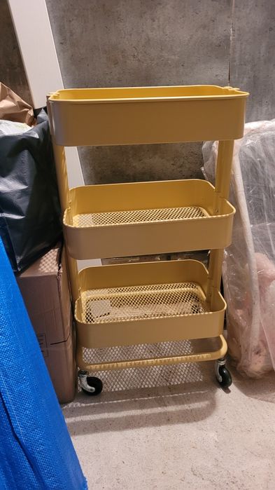 Półka na kółkach