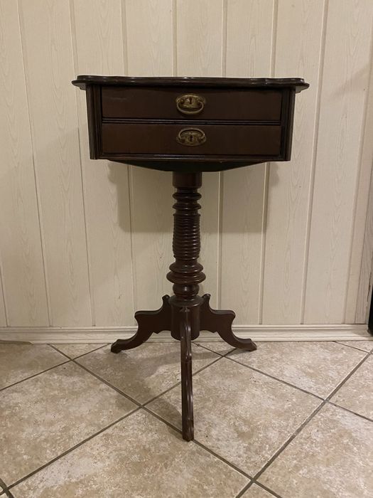 Stolik antyczny Niciak