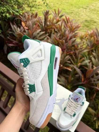 Jordan 4 Retro SB Pine Green R.41