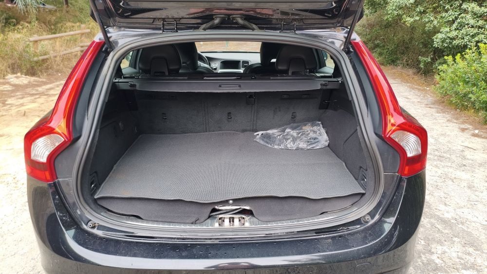 Volvo V60 D6 Plugin R-Design IVA dedutível
