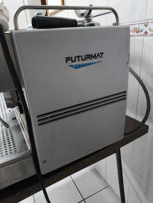 Máquina de Café Profissional com Moinho