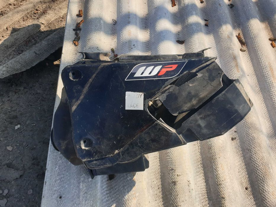 Części plastiki owiewki boczki osłony ktm.