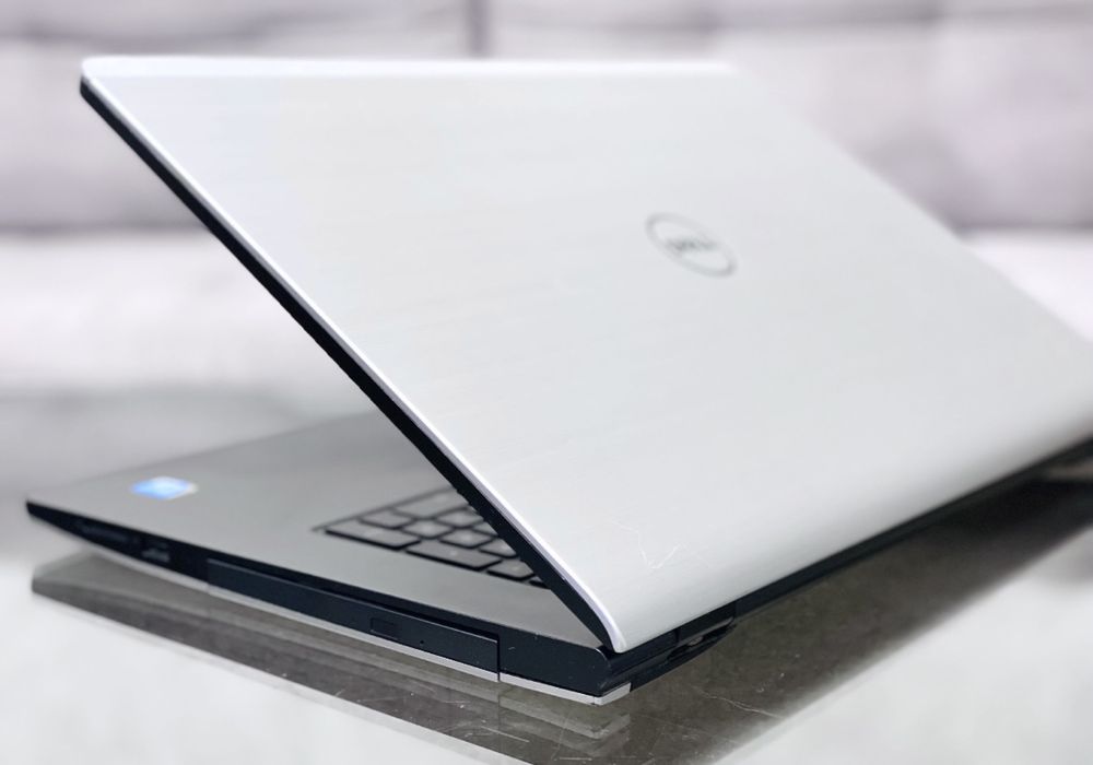 Ноутбук Dell 17/Pentium 3558U/1.7 GHZ/8 ГБ/SSD 128/HD Graphics /1 ГБ