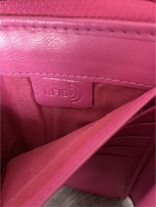 Рожевий шкіряний гаманець