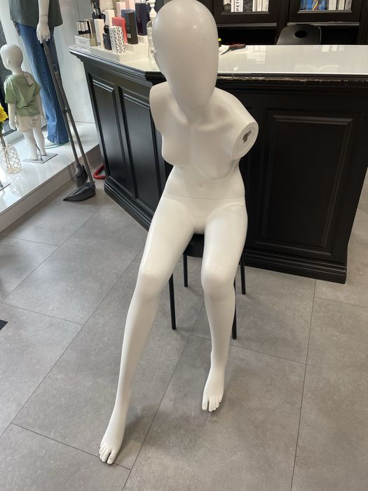 Manequim semi- novo , vendo manequim sentado  desmontavel