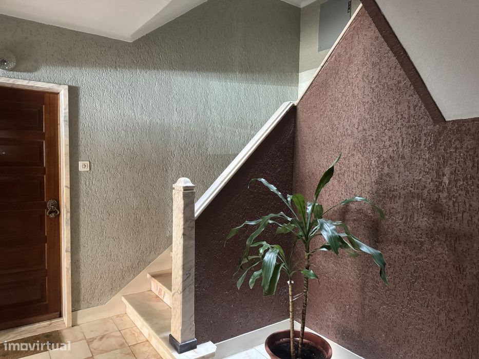 Apartamento T3 no Borel Renovado e Pronto a Habitar: Descubra o Seu R