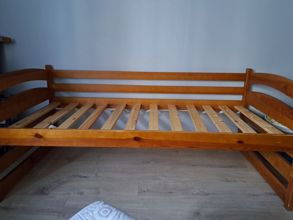 Łóżko dziecięce podwójne, drewniane