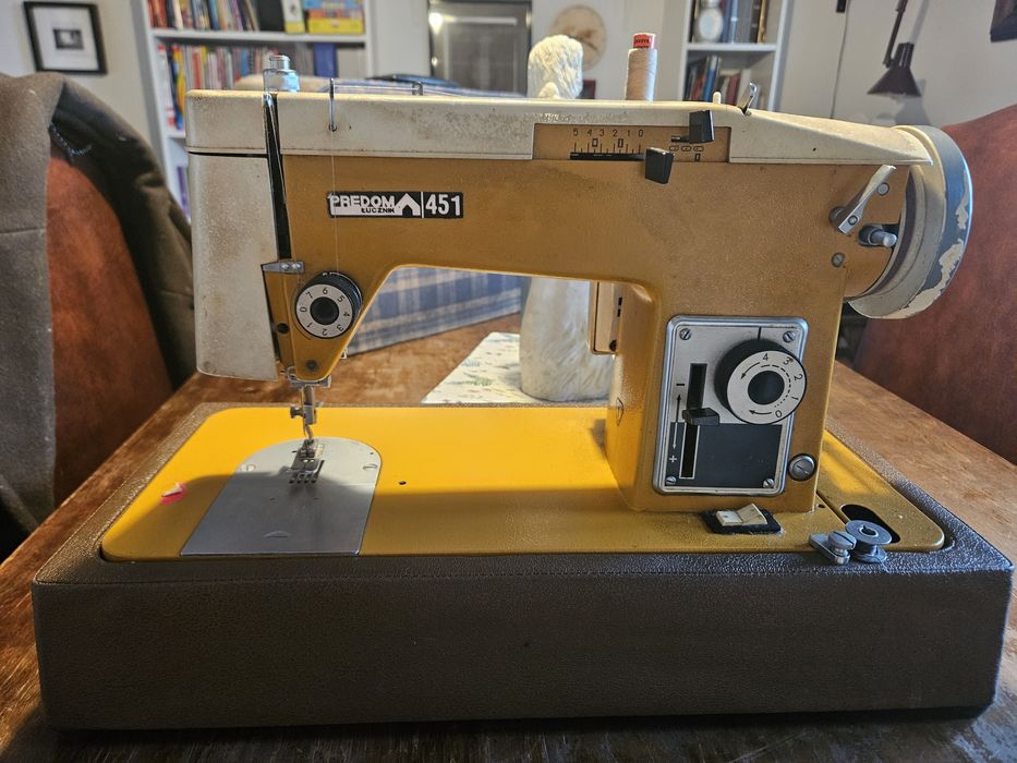 Maszyna do szycia Łucznik 451