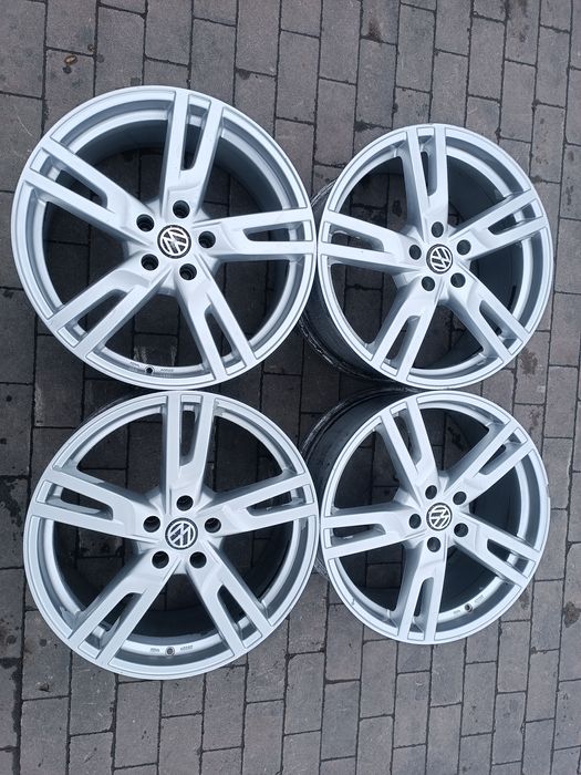 Felgi Alu VW Touareg Amarok Caravelle Multivan 5x120 ET45 9J20